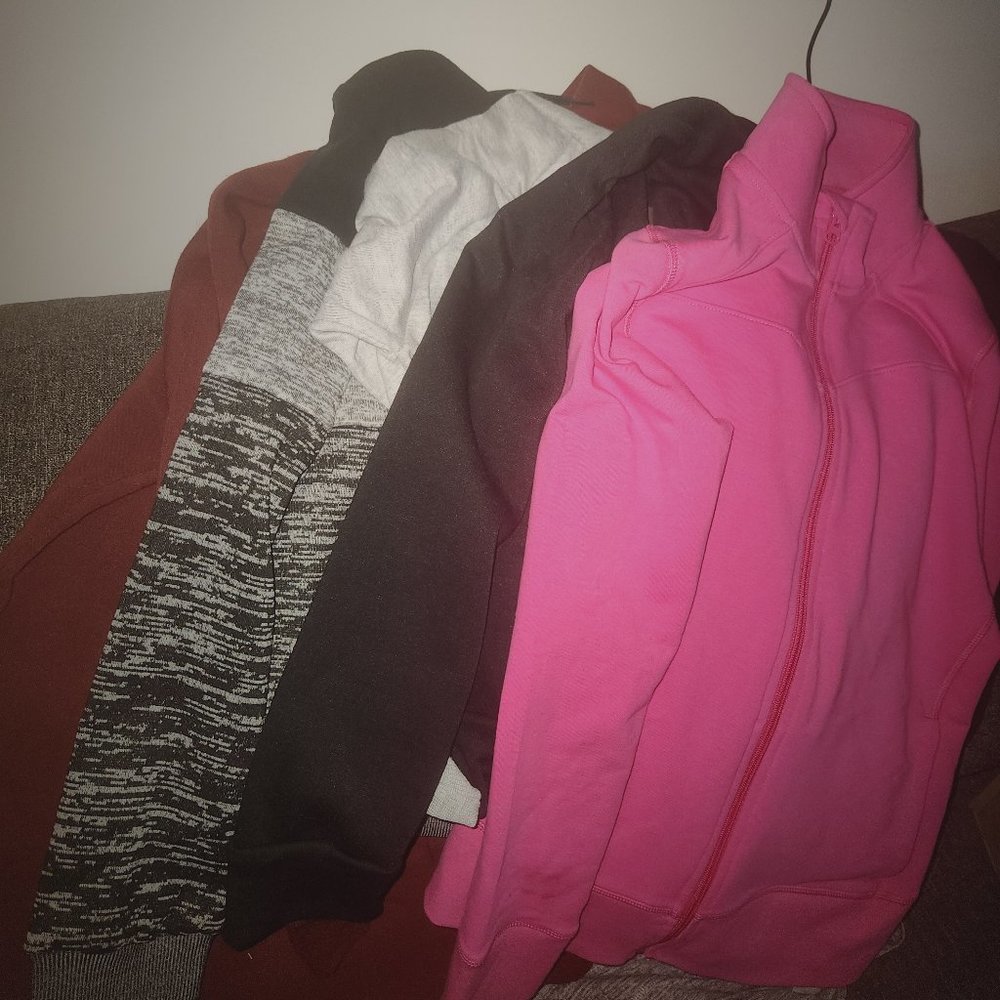 6 Hoodies/ Sweaters